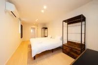 Villa Rochalie by Hhg