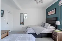 Room in Guest Room - Family Room with Private Bathroom - 2-Star