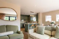 Stunning 3 Bedroom Cotswold Retreat - 2-Star