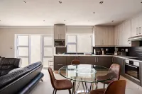 Elegant 4-Bedroom House Rental in Cape Town - Homestays