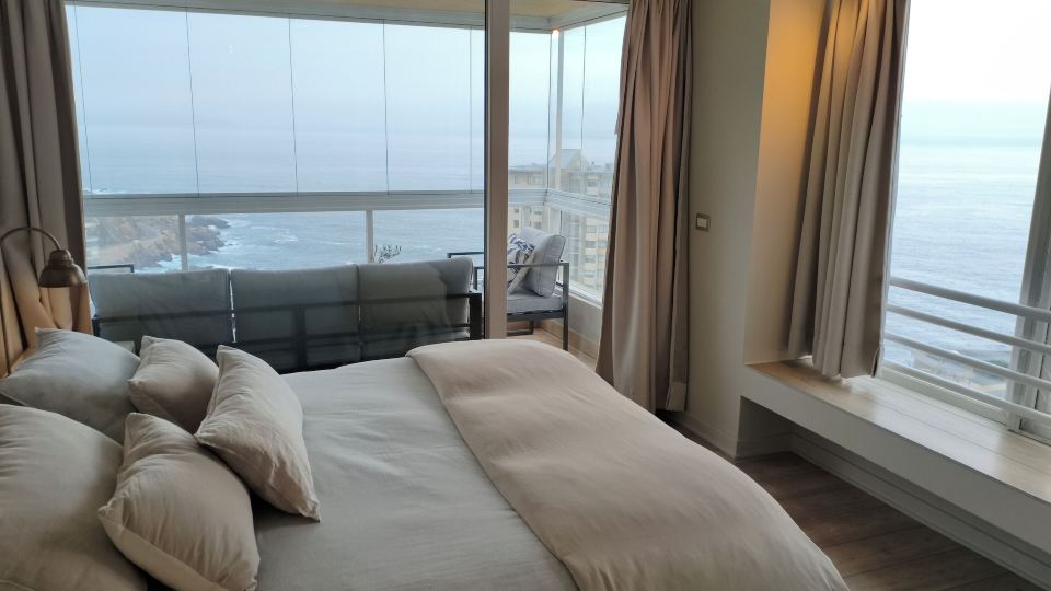 Modern 4BR Apartment with Ocean View