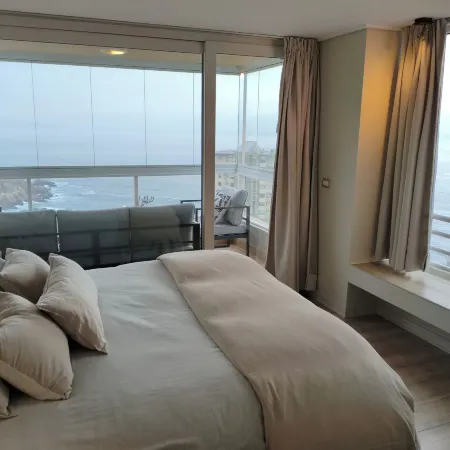 Modern 4BR Apartment with Ocean View