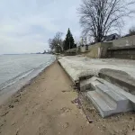 Paradise found in this charming 2-bedroom house on Lake Erie Waterfront - Homestays