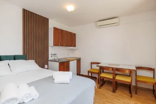Charming Studio Retreat in Malinska with Garden Views - 4성급