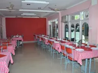 Hotel Amit - 5 Mins Drive to Airport - breakfast