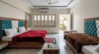 Shri Hari Lodge - Near Shri Ram Mandir and Hanuman Garhi - balcón
