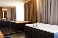Magnus Hotel - Hot Tub