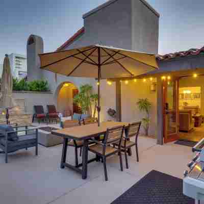 Dtwn Palm Springs Condo: BBQ, Pool, Fire Pit, Etc! Others