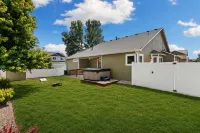 The Gathering Place 6BR Retreat With Game Room - Boutique