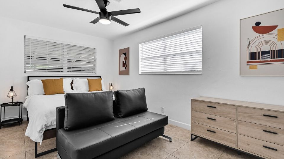 Bright 3BR + Private Pool · Quiet Hollywood Street