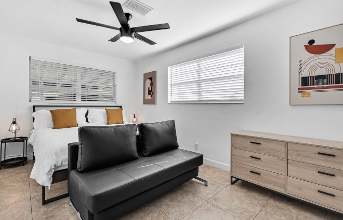 Bright 3BR + Private Pool · Quiet Hollywood Street