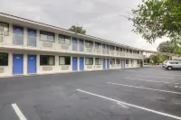 Vagabond Inn Camarillo - parking