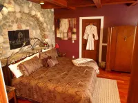 The Collins Inn and Seaside Cottages - Adults Only - parking