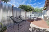 Walk to University & 4th Ave: Tucson Studio - Condos
