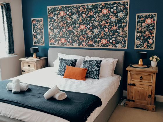 Stylish Heathrow Retreat | 2-Bed Near Station