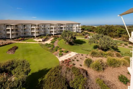 Mantra on Salt Beach Отели в г. Тамбулгам