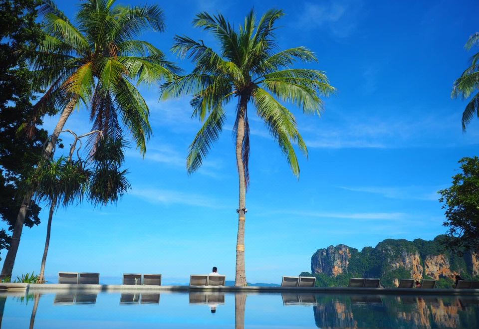 4. 라일라이 베이 ..