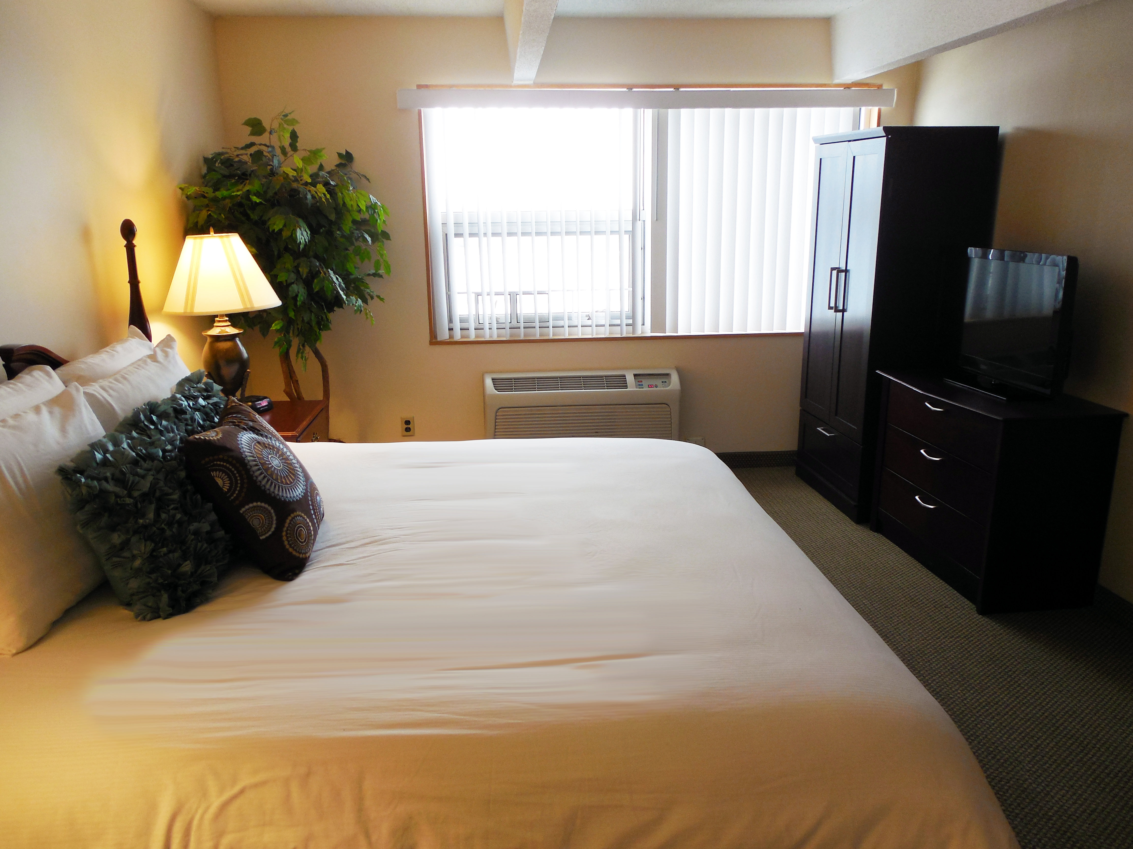 Eastland Suites Extended Stay Hotel & Conference Center Urbana