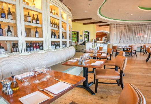 인터컨티넨탈 보스턴 로비