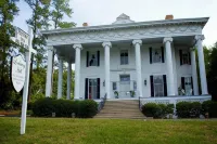Lookaway Inn Hotels near Publix Super Market at North Augusta Plaza