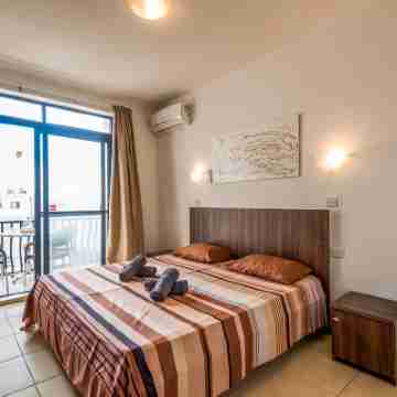 GetawaysMalta - Seashells 1-Bedroom Apartment in a Great Location in Bugibba Rooms