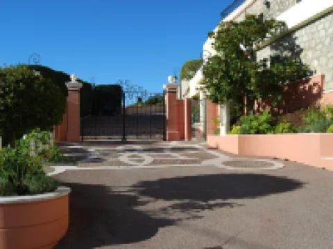 Stunning Penthouse with Panoramic Views of EZE Village and the French Riviera Hoteles en Èze