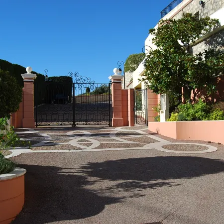 Stunning Penthouse with Panoramic Views of EZE Village and the French Riviera