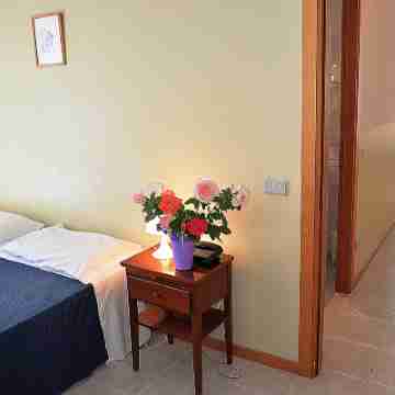 Two-Room Apartment for 3 People with Kitchen and Private Bathroom Rooms