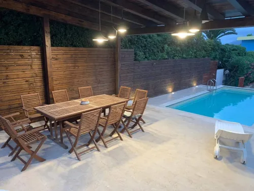 Apartment in Villa with Swimming Pool 20 Meters from the Sea - 3-Star