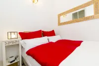 Historic Townhouse with Roof Terrace & Quiet Courtyard – 5Min to Ferry & Market - vasca da bagno