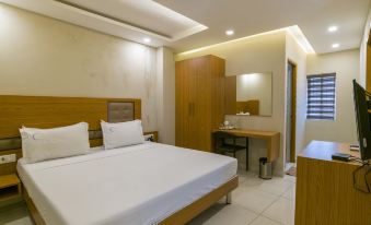 Hotel Crescent Inn (Vanagaram, Apollo Hospital, Aravind Eye Hospital & Ramachandra Medical Centre)