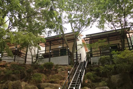 Danyang Jeongwoo's Pension Отели рядом с достопримечательностью «Guinsa Temple»