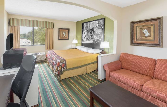 Super 8 by Wyndham Duson Lafayette West Area