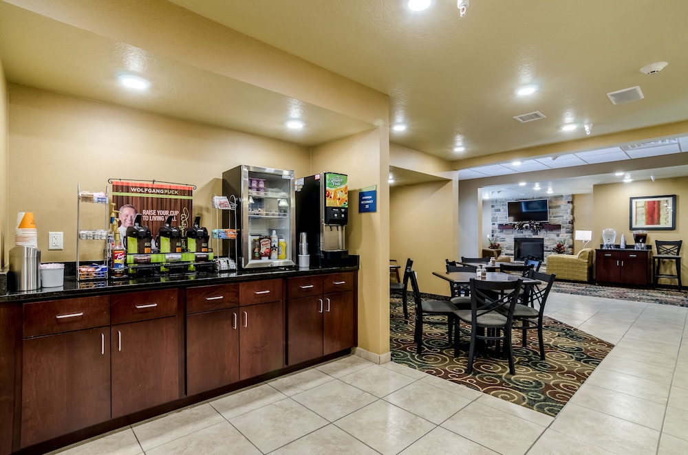 Cobblestone Inn & Suites - Cambridge