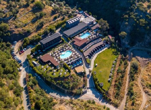 Manaspark Deluxe Hotel