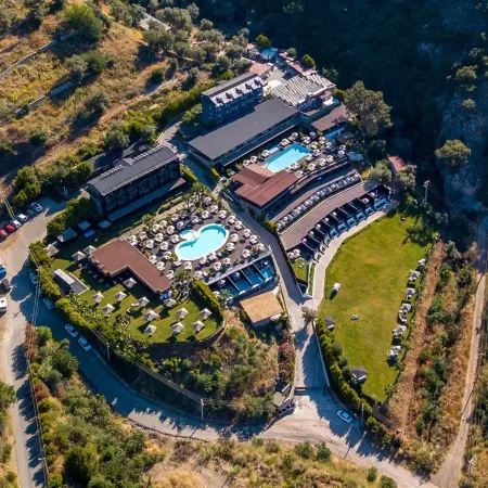 Manaspark Deluxe Hotel