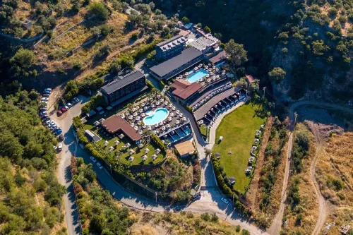 มานาสปาร์ค ดีลักซ์ โรงแรม