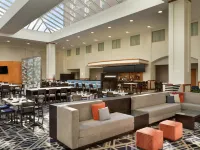 Embassy Suites by Hilton Boston at Logan Airport Отели рядом с достопримечательностью «Музей Конституции USS»
