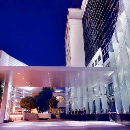 Hotel Sofitel Los Angeles at Beverly Hills Отели рядом с достопримечательностью «Универмаг Macy's Beverly Center»