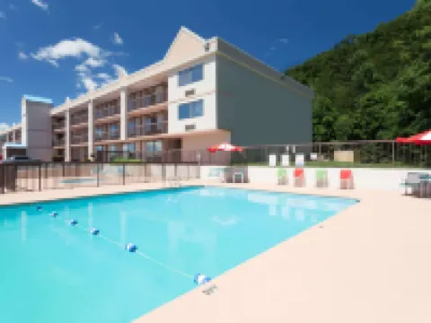 Howard Johnson by Wyndham Salem Hotel & Conference Center Hotels in Catawba