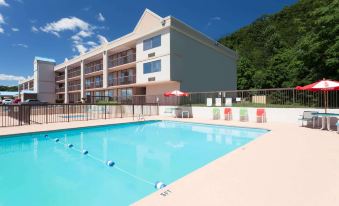 Howard Johnson by Wyndham Salem Hotel & Conference Center