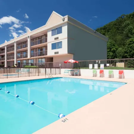 Howard Johnson by Wyndham Salem Hotel & Conference Center