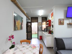 Like Home Gedera - Private Suite 5 Bed - Short Term Accommodation in Israel