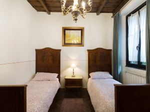 Four-Room Apartment 15 Minutes from the Center of Milan