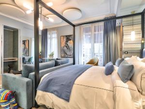 The Concorde Apartment in the Heart of Paris