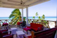 Room V: Beach Front Sea View 2nd Flat 2-4 Guests