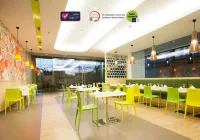 Zest Jemursari by Swiss-Belhotel International فنادق في Tenggilis Mejoyo