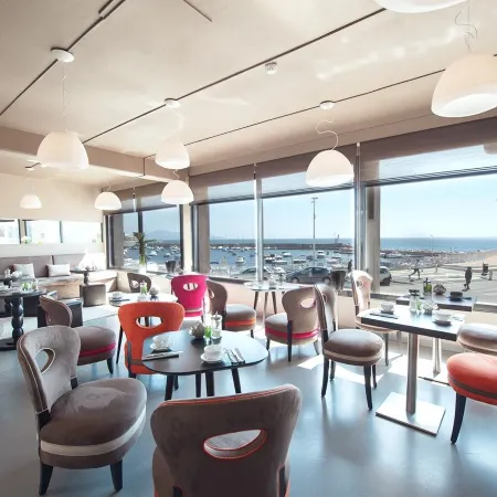 Best Western Plus la Corniche Отели рядом с достопримечательностью «Паром Тоулон»