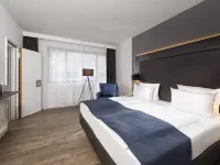 Holiday Inn Berlin City-West Hotels near Halemweg underground station