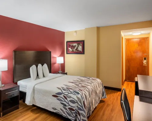 Red Roof Inn Des Moines Hotels in Saylor